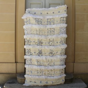 tapis plaid handira en pure laine tissée à la main par des artisanes marocaines